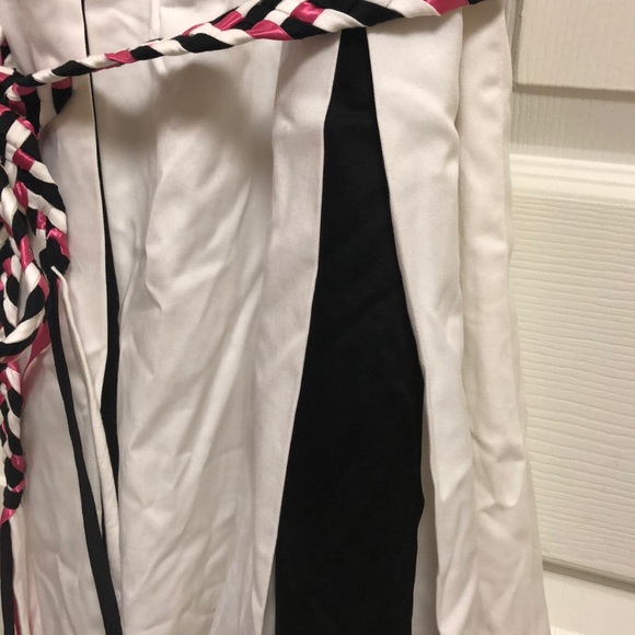 Dress - Picture 6 of 6